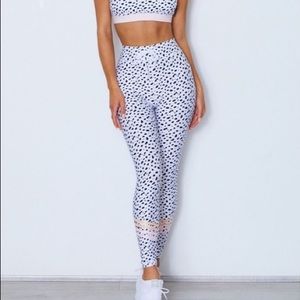 White Fox X Sarah’s Day Day Dreamer Leggings